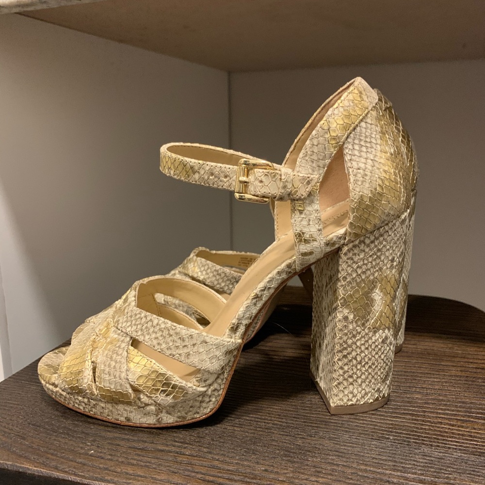 Snake skin chunky heels ❤️ metallic gold